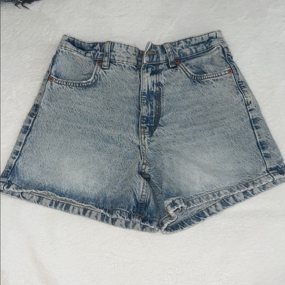 ZARA Highwaisted light washed blue jean shorts distressed look US Size 4
